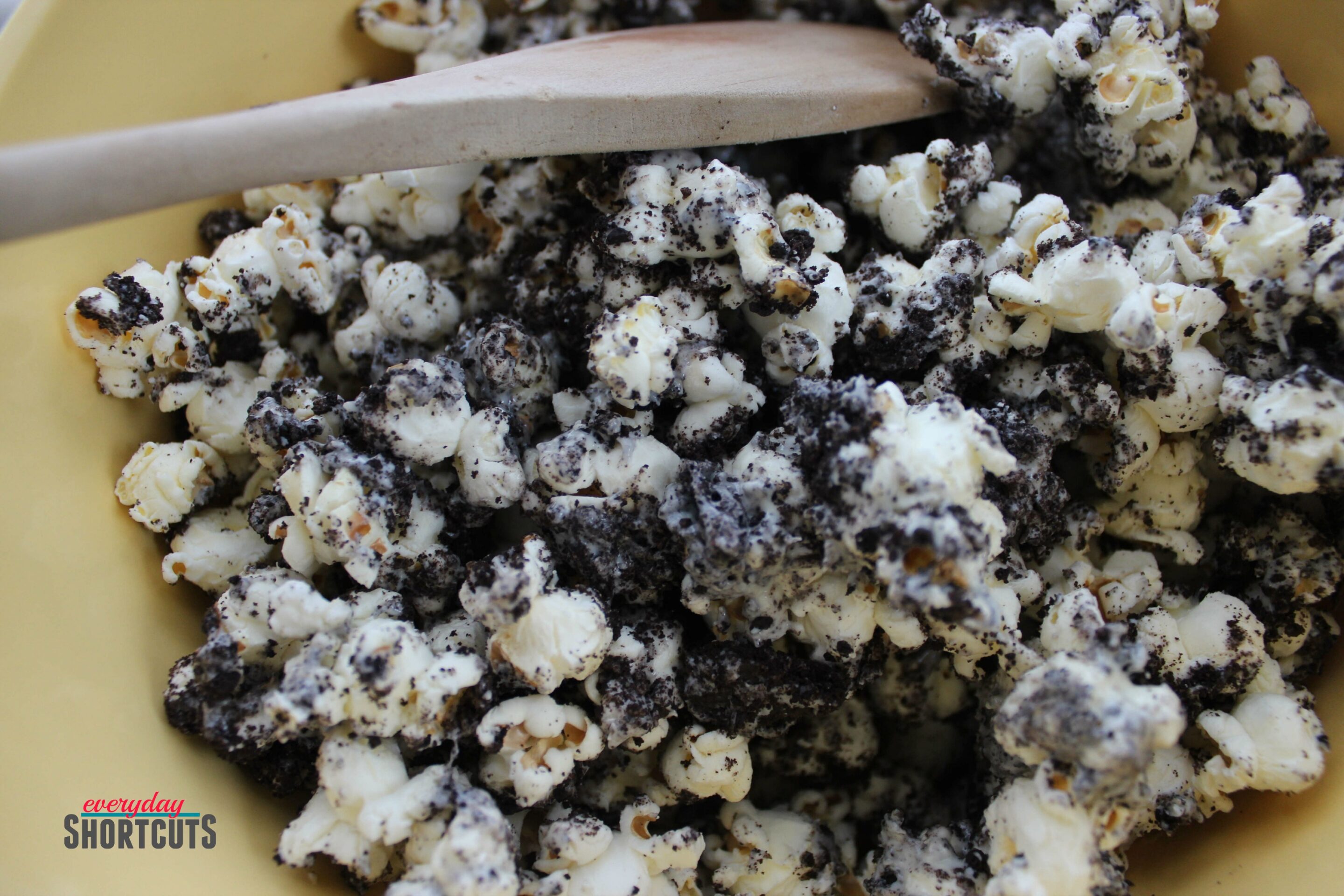 oreo popcorn mixture