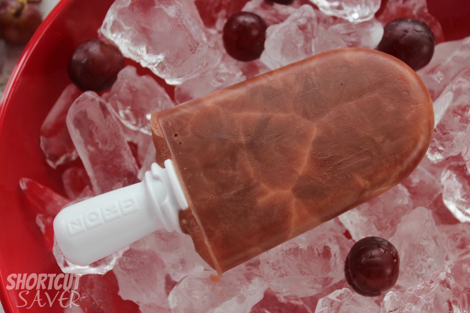 homemade grape popsicles