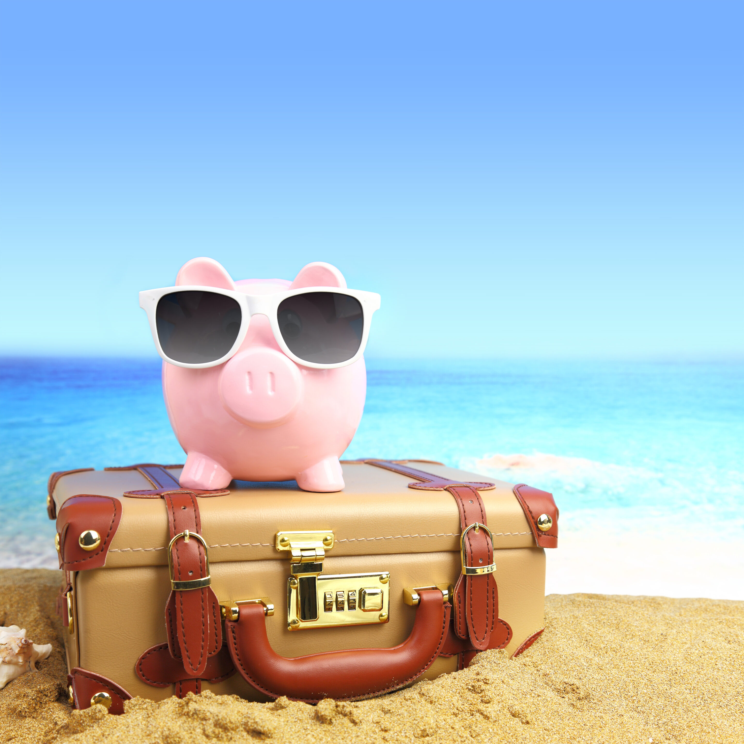Хорошее настроение отдыхаем. Поздравление с отпуском. Отпуск чемодан. Поздравление с отпуском прикольные. Открытка хорошего отпуска.