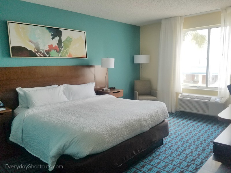 fairfield-inn-and-suites-king-guest-room