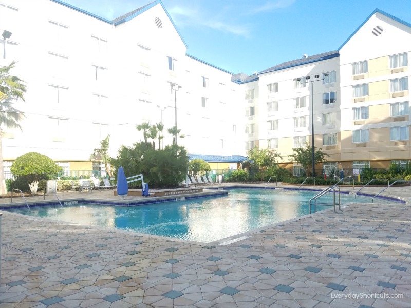 outdoor-pool-at-fairfield-inn-and-suites-in-orlando