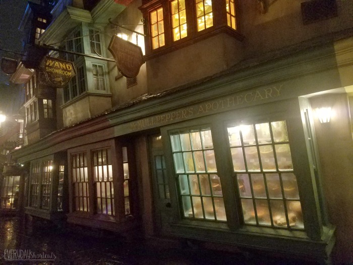 inside-the-shops-of-harry-potter-world