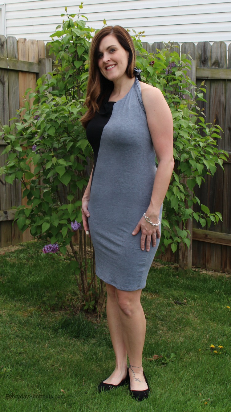 Style your LuLaRoe Julia Sheath Dress as a tunic! Jill is wearing a Julia 2  sizes up. Using a soft hair tie,…