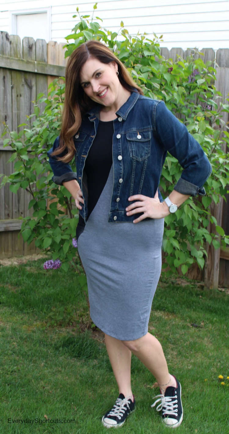 Style your LuLaRoe Julia Sheath Dress as a tunic! Jill is wearing