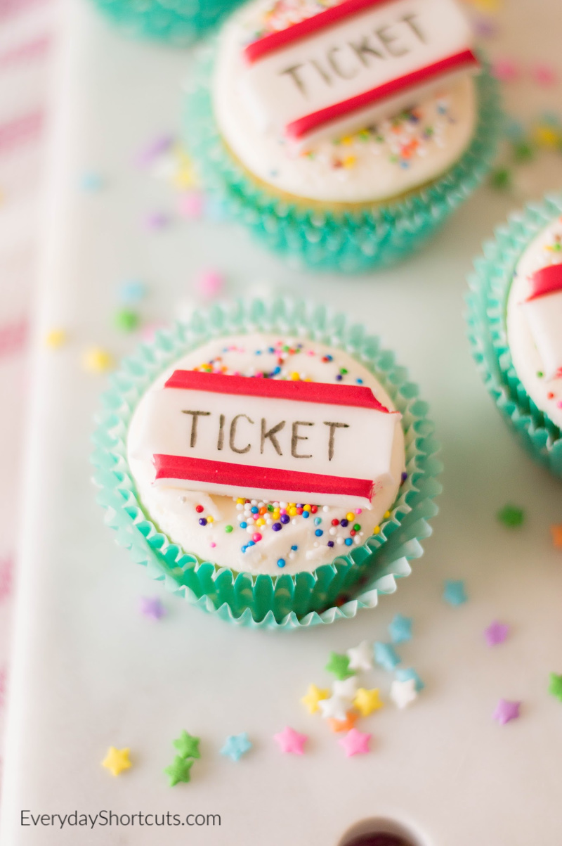 how to make circus ticket cupcakes