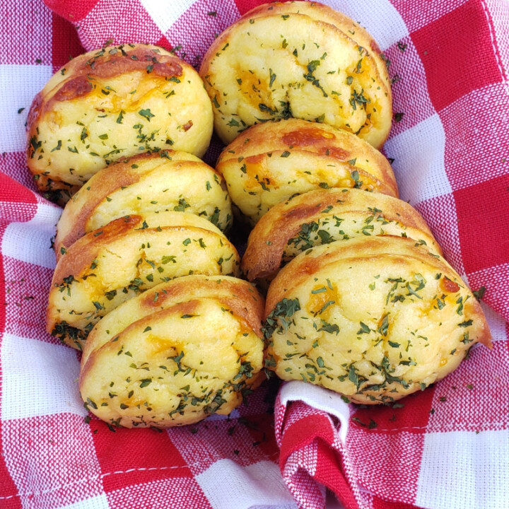 cheddar-bay-biscuits-recipe-720x720