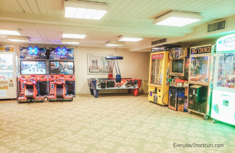 game room at hojo anaheim