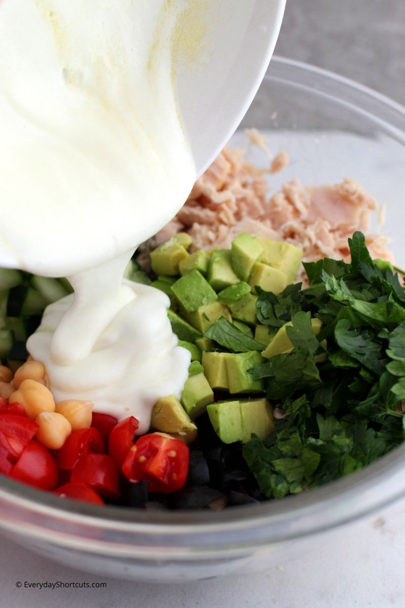 how to make Mediterranean Tuna Salad