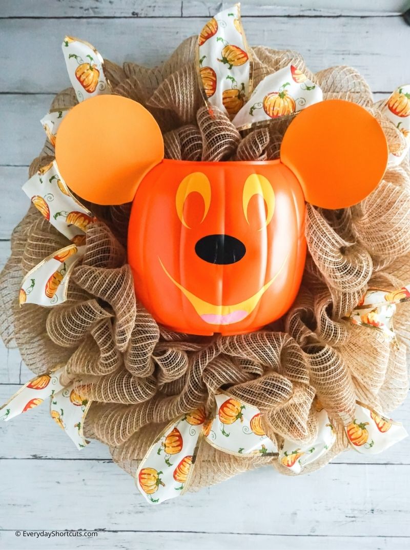 how to make a mickey pumpkin wreath for Halloween