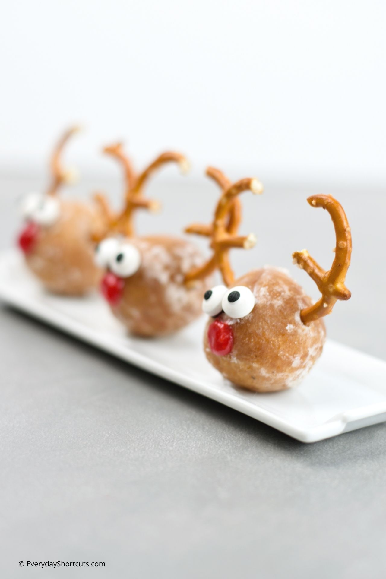 how to make Rudolph Donut Holes