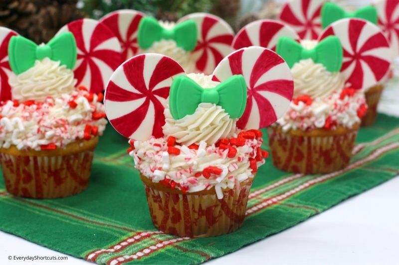 how to make Peppermint Swirl Minnie Mouse Cupcakes