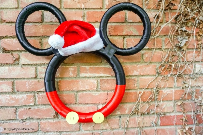 how to make Mickey Christmas wreath