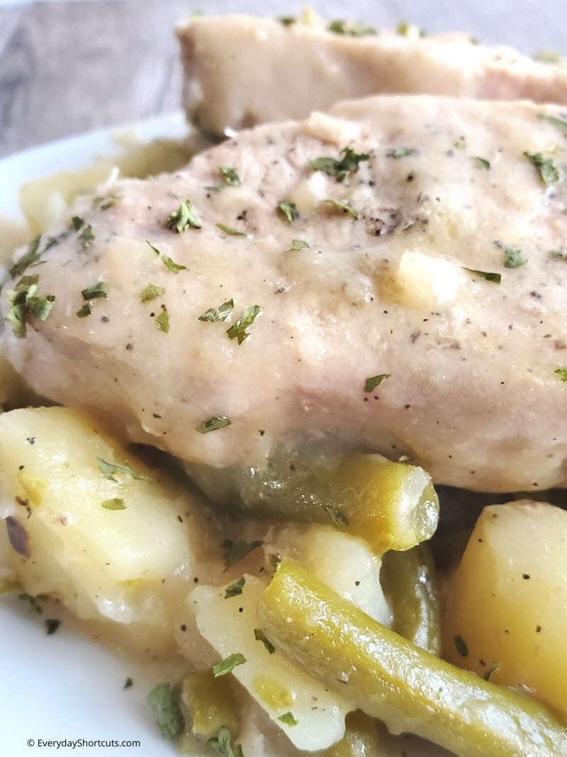 Slow Cooker Pork Chops with Potatoes and Green Beans