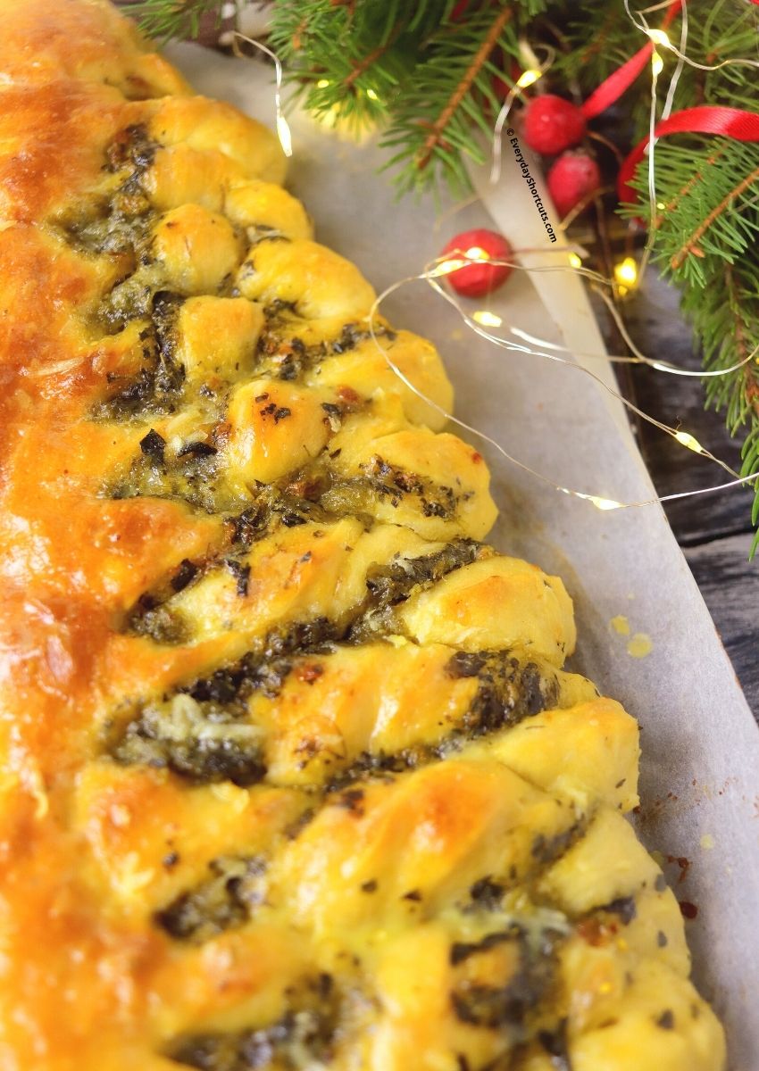How to Make Christmas Tree Spinach Dip Bread