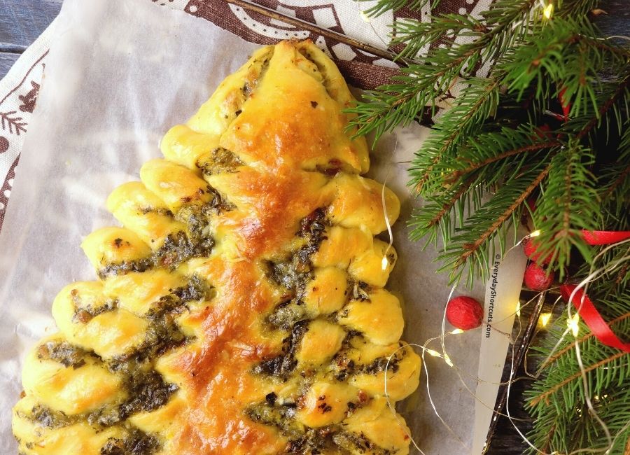 Christmas Tree Bread with Spinach Dip