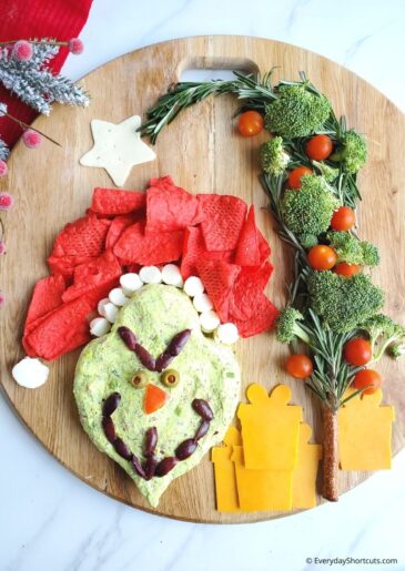 Grinch Christmas Charcuterie Board - Everyday Shortcuts