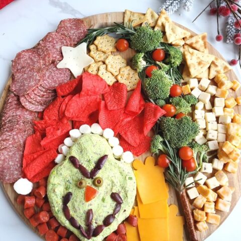 Grinch Christmas Charcuterie Board - Everyday Shortcuts