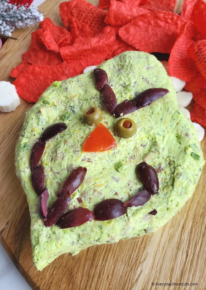 How to Make a Grinch Cheese Ball