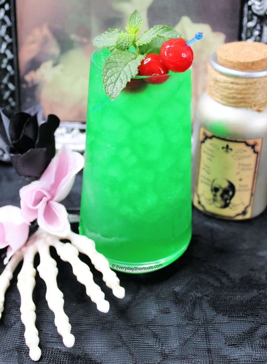 How to Make a Winifred Sanderson Cocktail