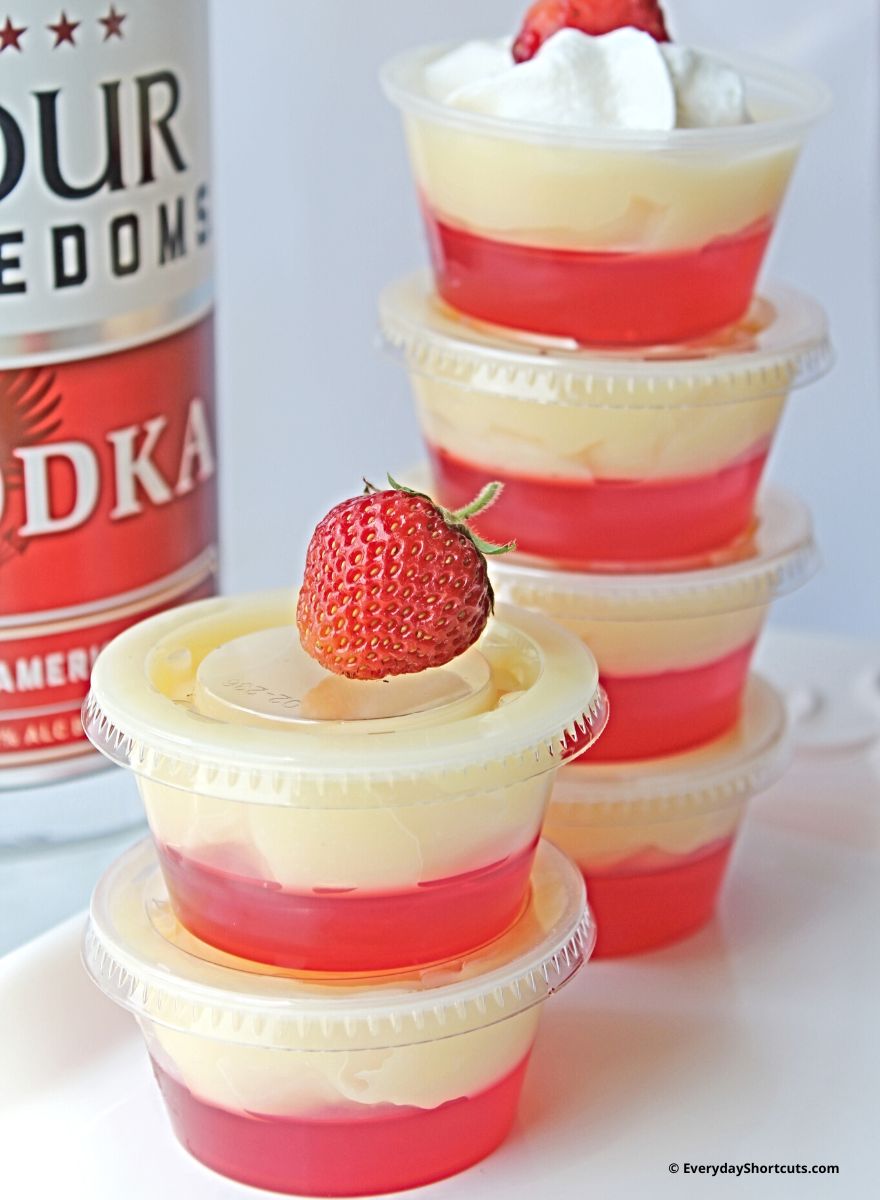 how to make strawberry cheesecake pudding shots