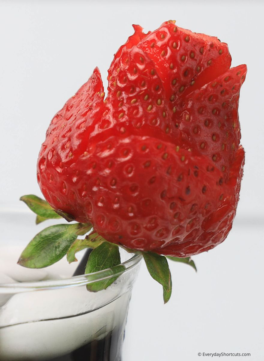 how to make strawberry roses