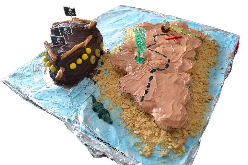 pirate ship and treasure map cake