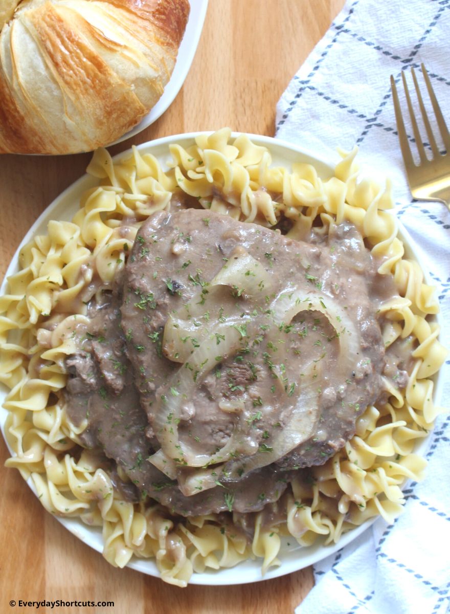 slow cooker cube steak and gravy
