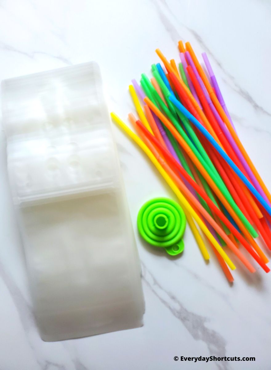 https://everydayshortcuts.com/wp-content/uploads/2022/09/drink-pouches-with-straws.jpg