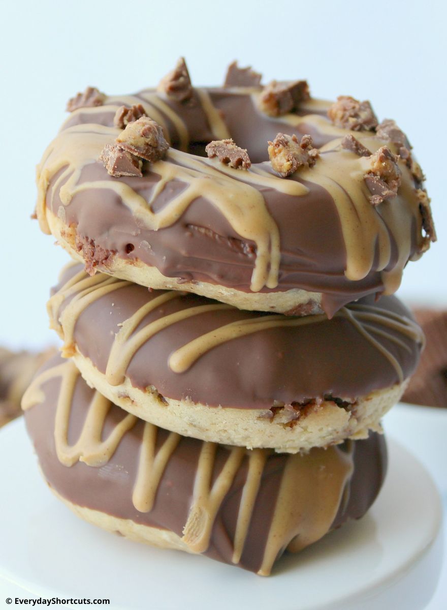 peanut butter cup donuts