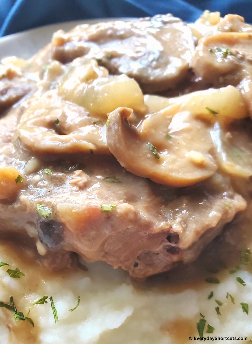 how to make pork chops and gravy in the slow cooker
