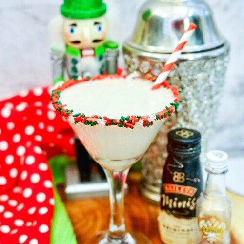 https://everydayshortcuts.com/wp-content/uploads/2022/12/Christmas-cookie-martini-500x500.jpg