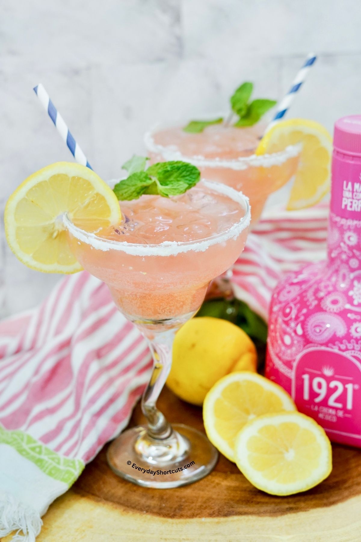 Pink Señorita {Pink Lemonade Margaritas} - Miss in the Kitchen