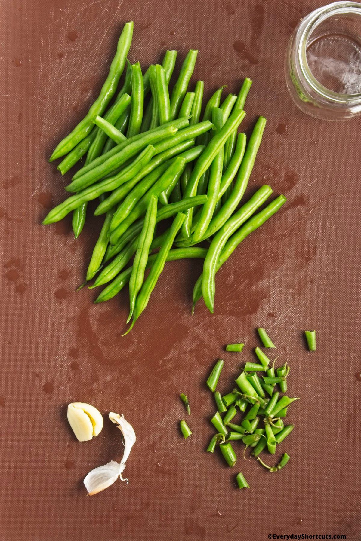 cut stems off green beans