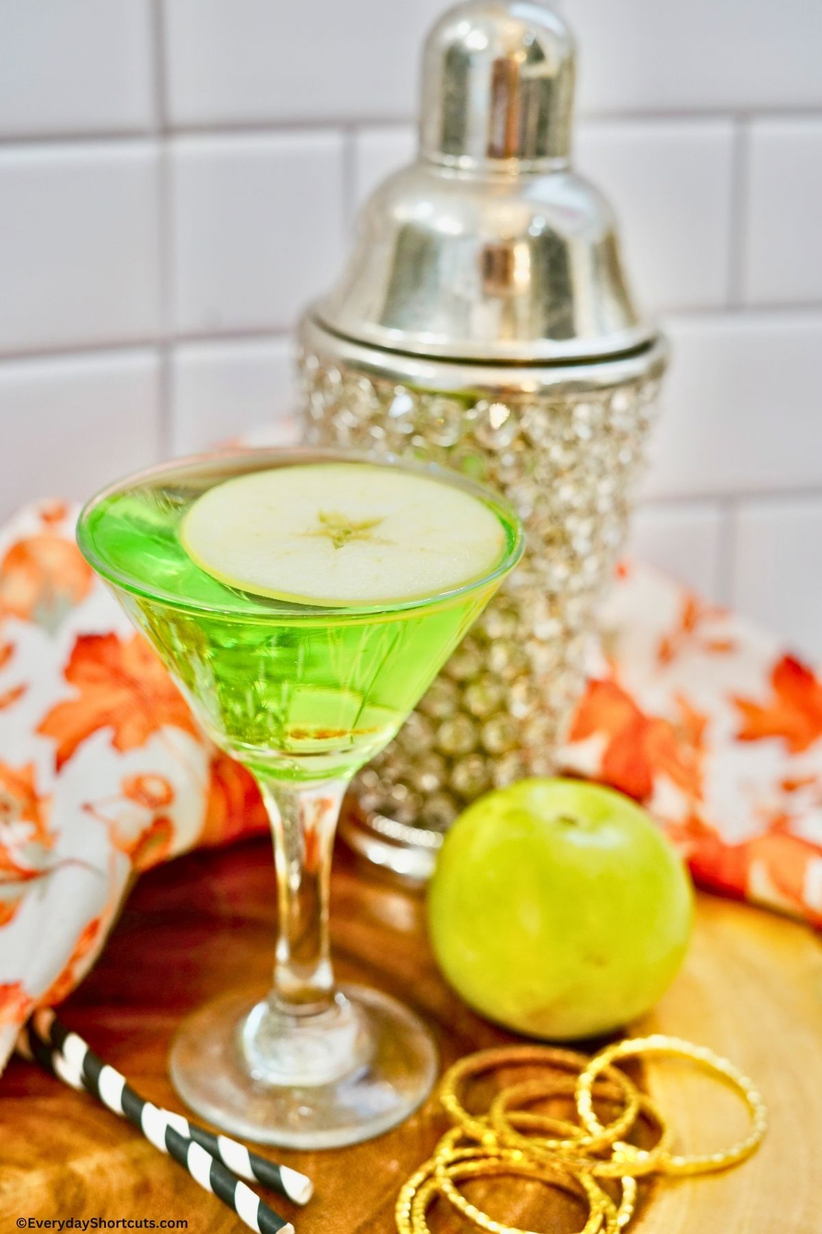 appletini in a martini glass