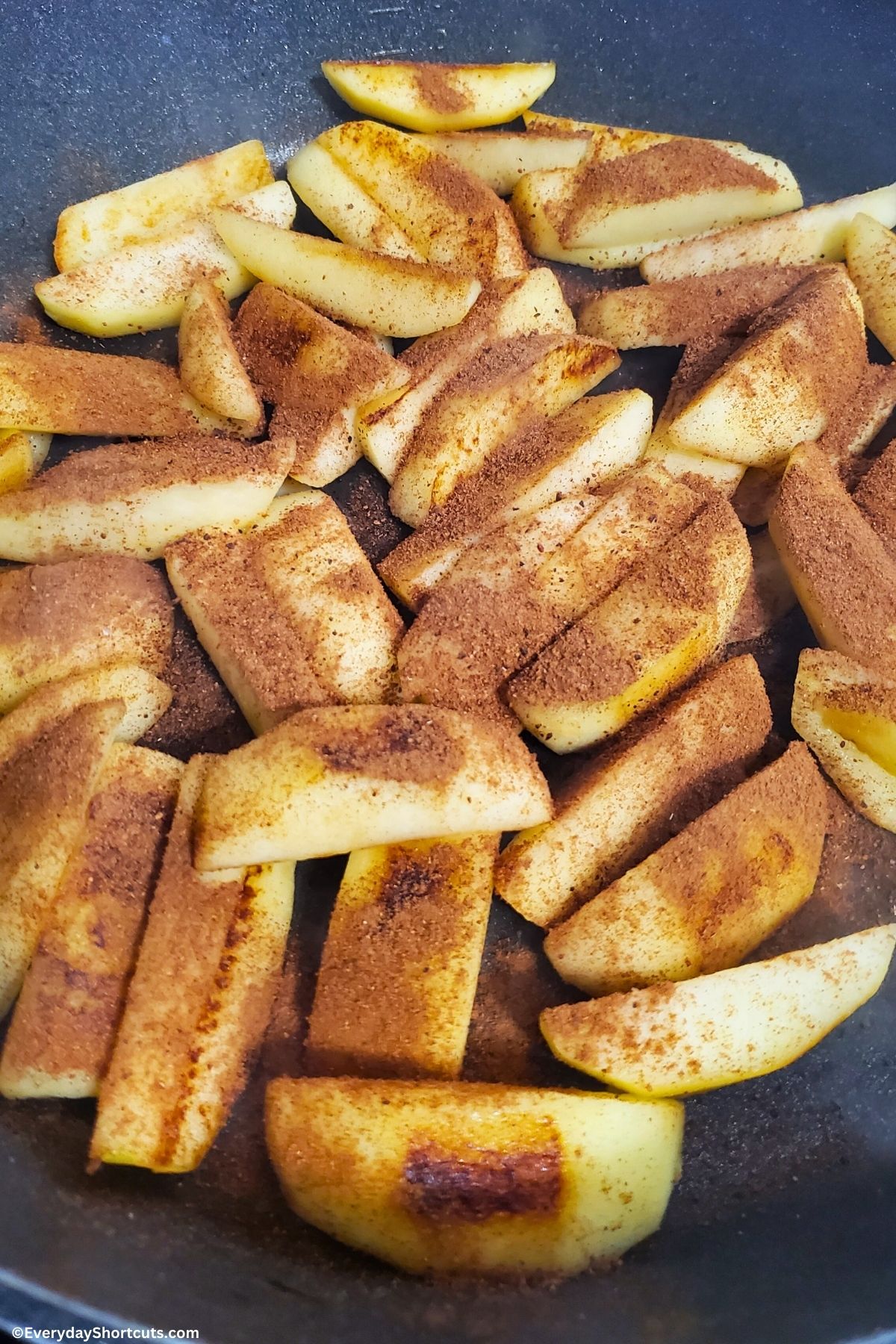 apples with cinnamon and nutmeg in a pan