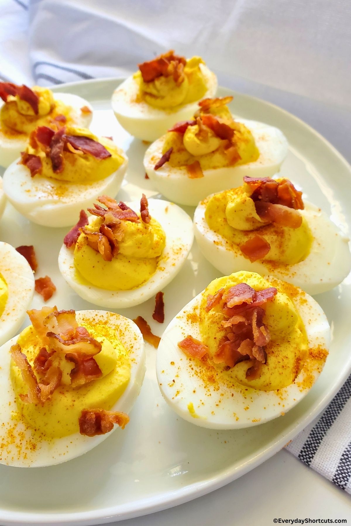 deviled eggs with paprika and bacon