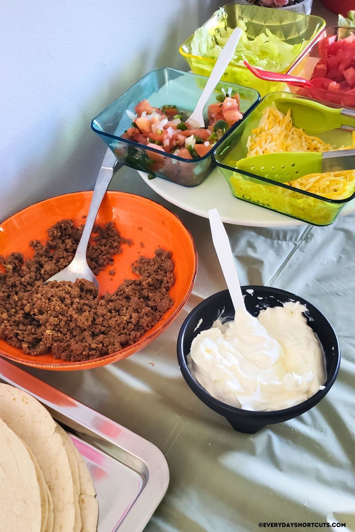 meat and toppings for tacos