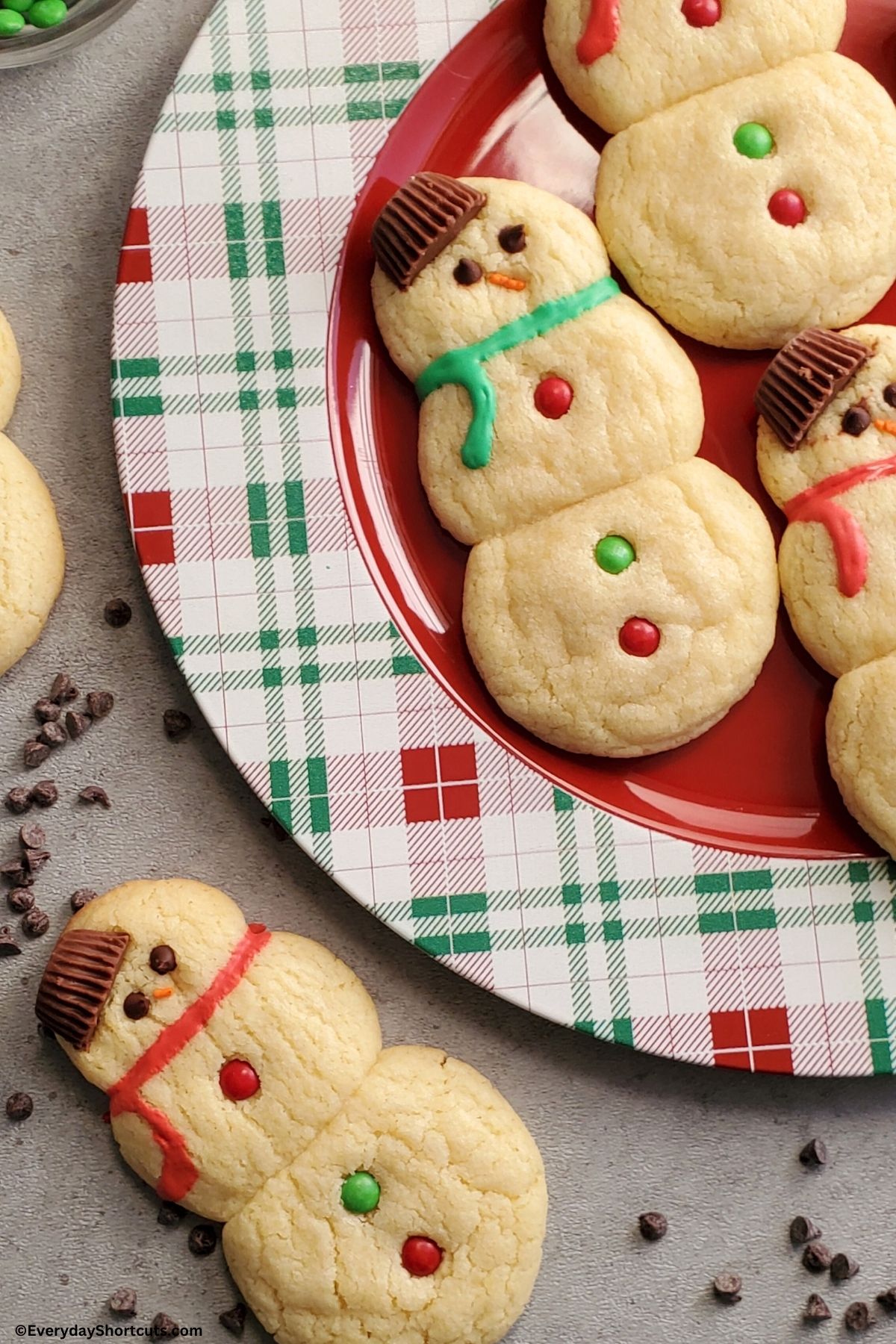 snowman cookies with buttons