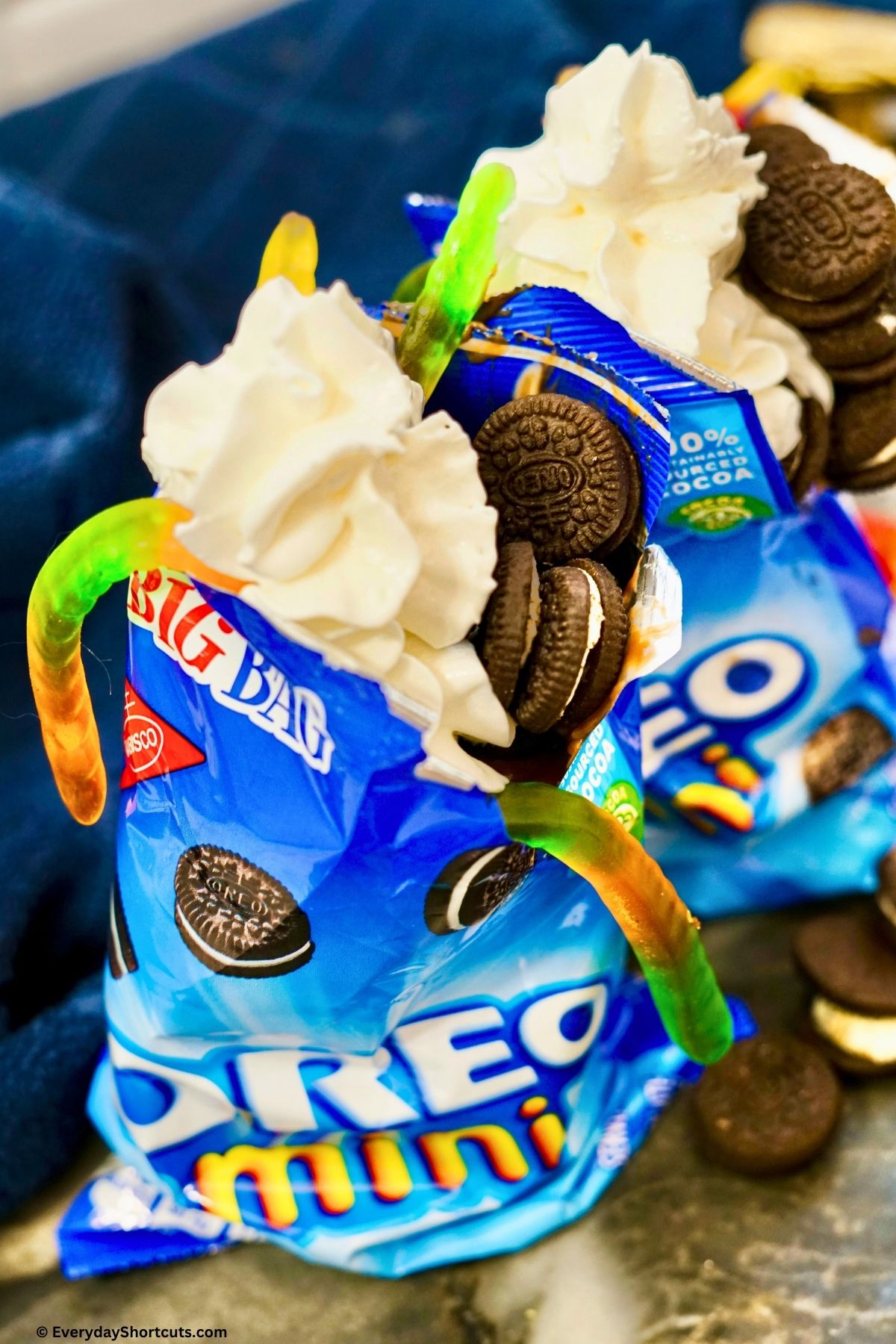 Walking Oreo Dirt Cups - Everyday Shortcuts