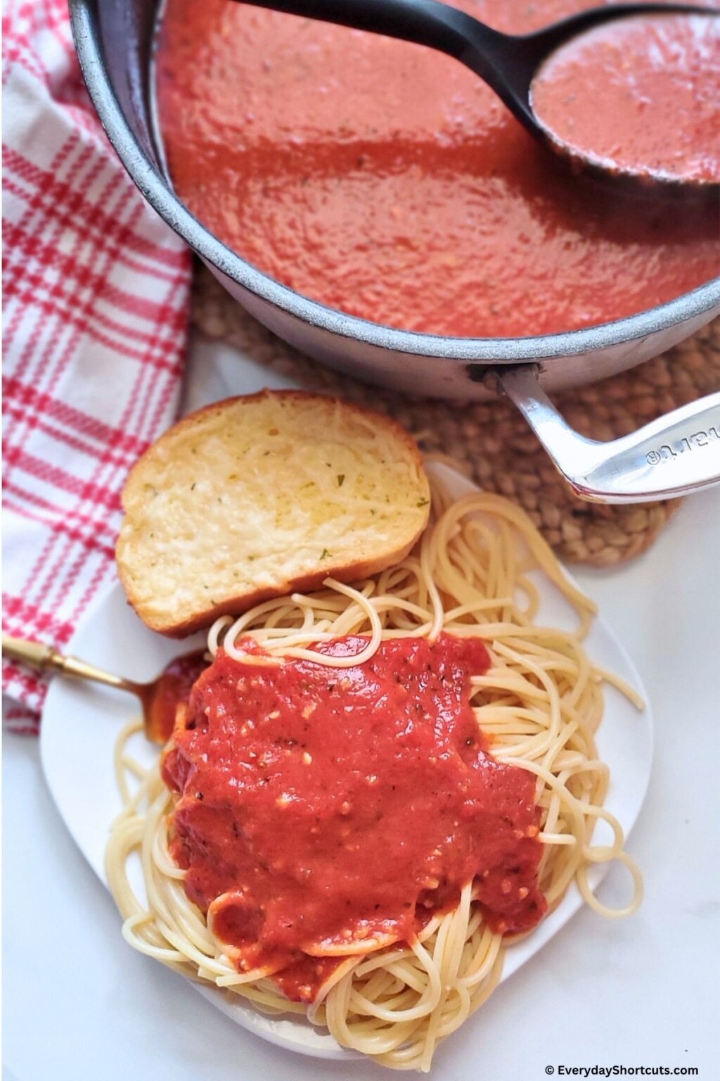 Homemade Spaghetti Sauce with Fresh Tomatoes - Everyday Shortcuts