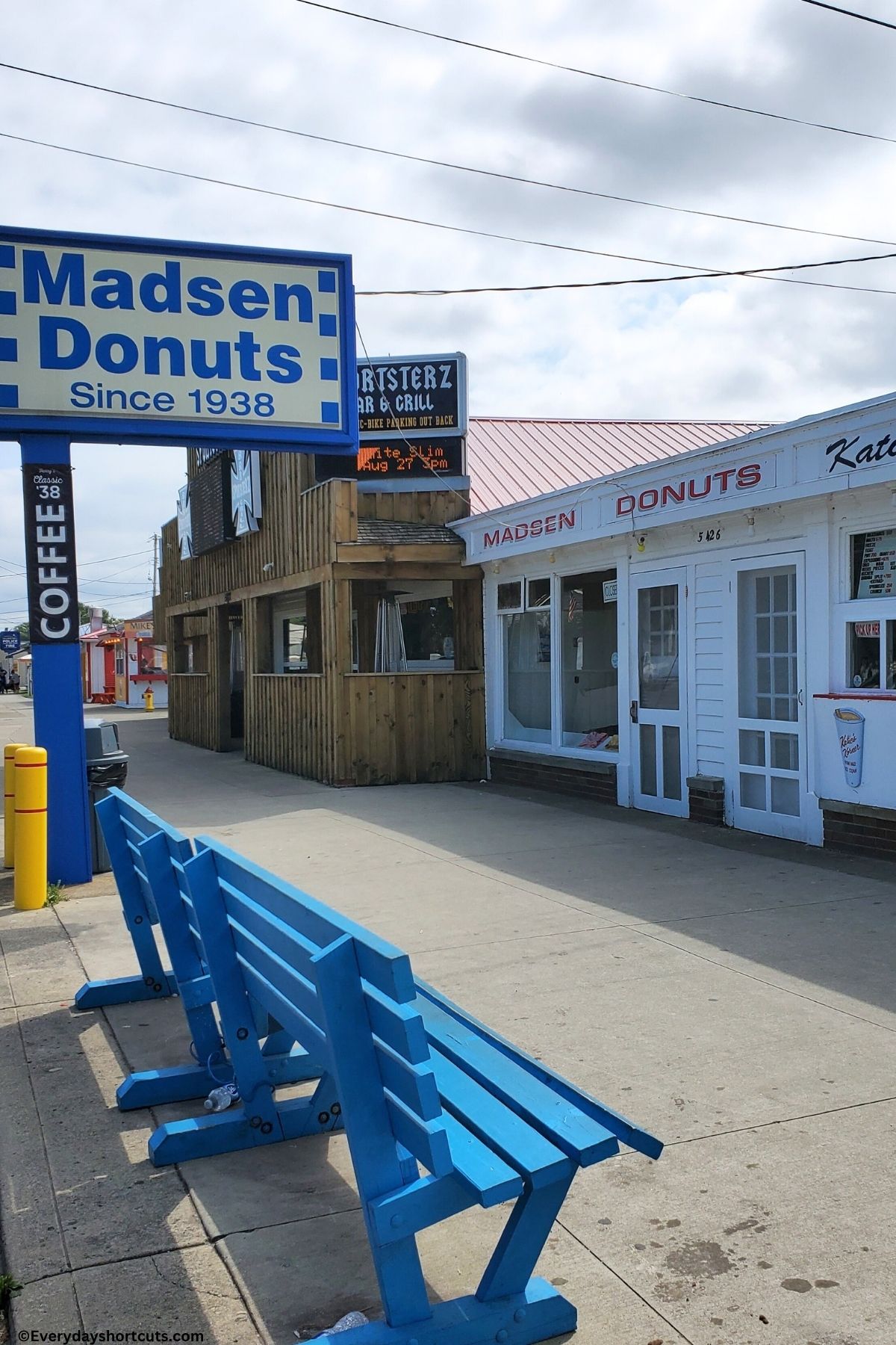 Madeson Donuts sign
