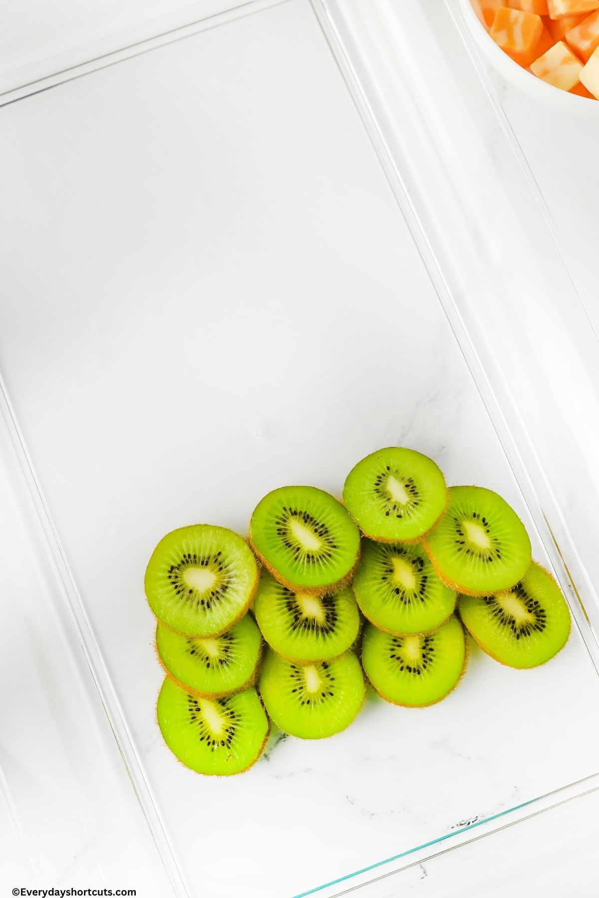 sliced kiwi on a tray