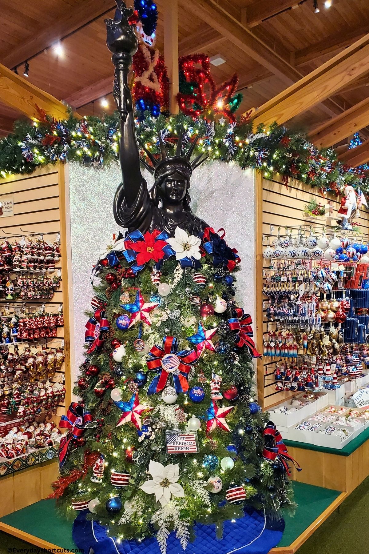 statue of liberty Christmas tree