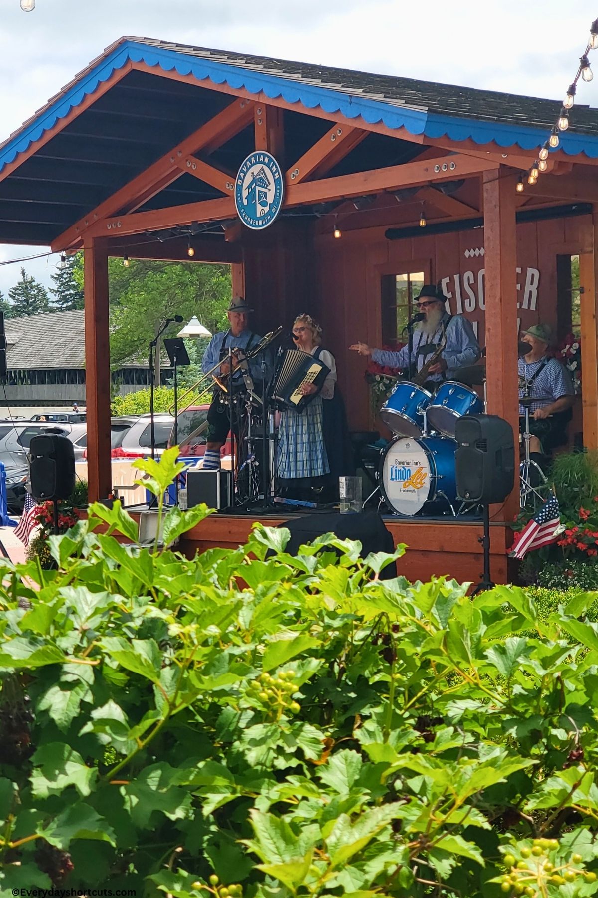 Live polka concert outside
