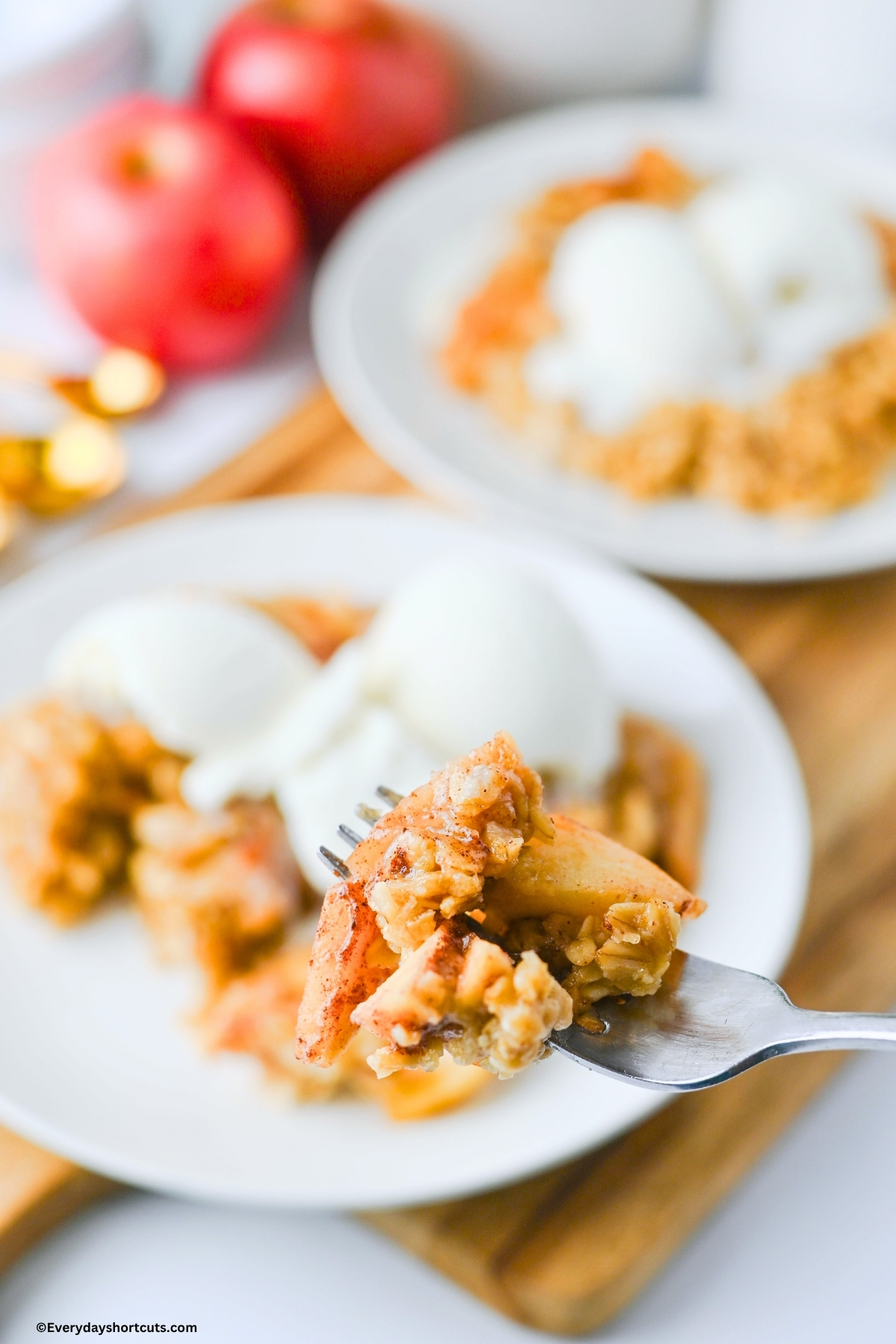 apple crisp on a fork